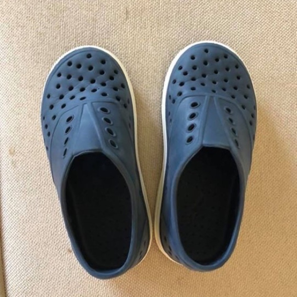 Cat and jack size 8 toddler boy shoes